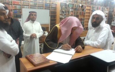 زيارة الشيخ عبدالعزيز الطريفي لمكتبة الشيخ عبدالله العقيل رحمه الله
